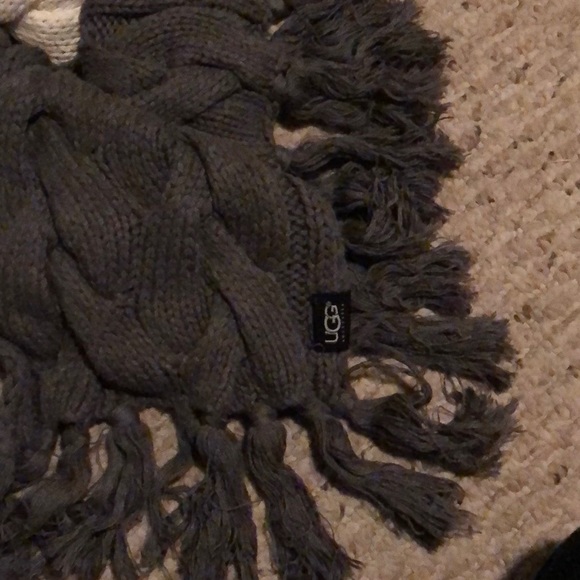 Ugg Gray scarf - Picture 2 of 4